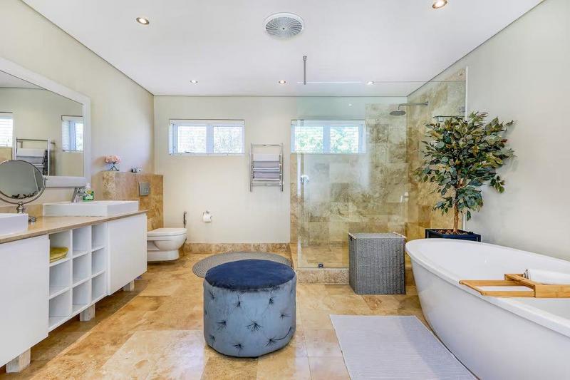 6 Bedroom Property for Sale in Constantia Western Cape